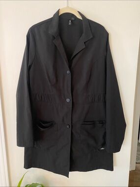 Women's Black Single-Breasted Lab coat. Size M